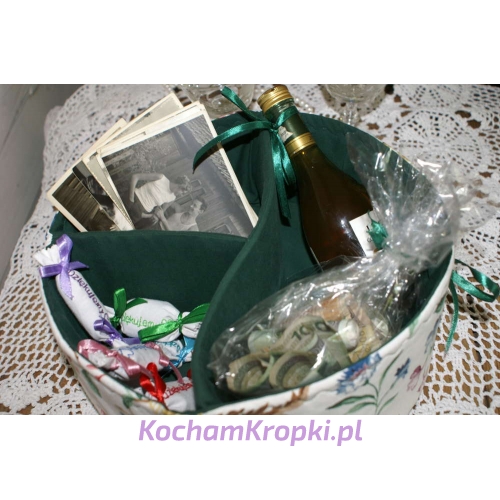 Weselne pudełko na prezent komunijny kochamkropki.pl tkanina