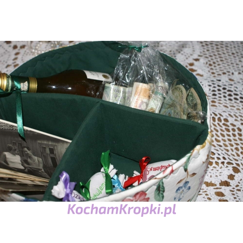 Weselne pudełko na prezent komunijny kochamkropki.pl tkanina