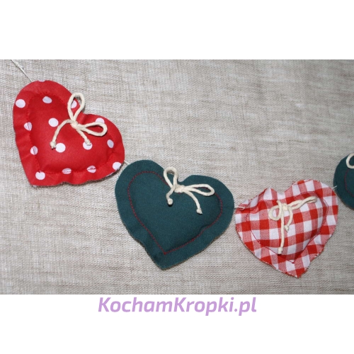 Girlanda z pięciu serc- bawełna w kropki zielono - czerwona - kochamkropki